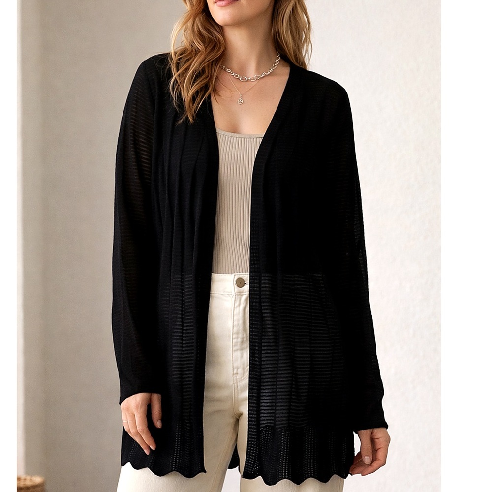 Chico’s Travelers Scalloped Edge Light Weight Cardigan Size Large, 12-14, Black